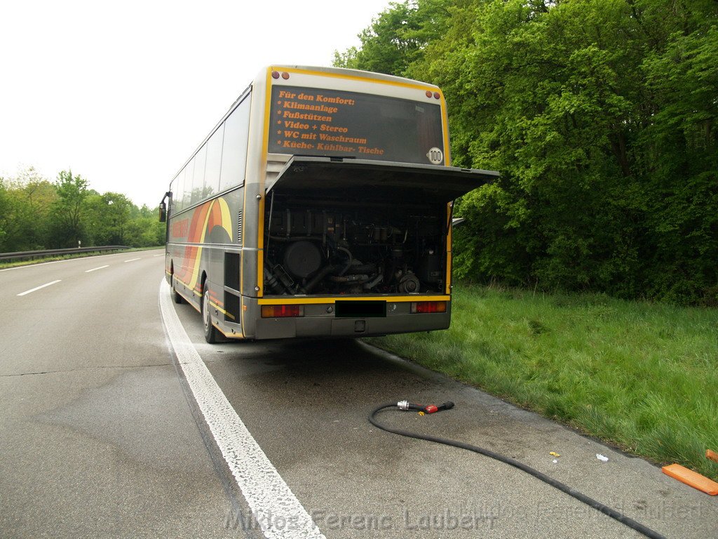 Feuer Reisebus im Kreuz Koeln Ost A3 auf die A4  P17.JPG
